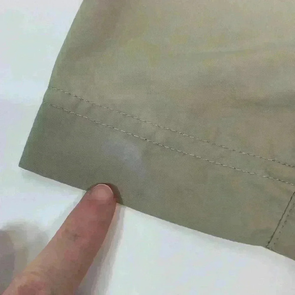 Marmot Khaki shorts size 4 button and drawstring on the inside - Picture 3 of 9